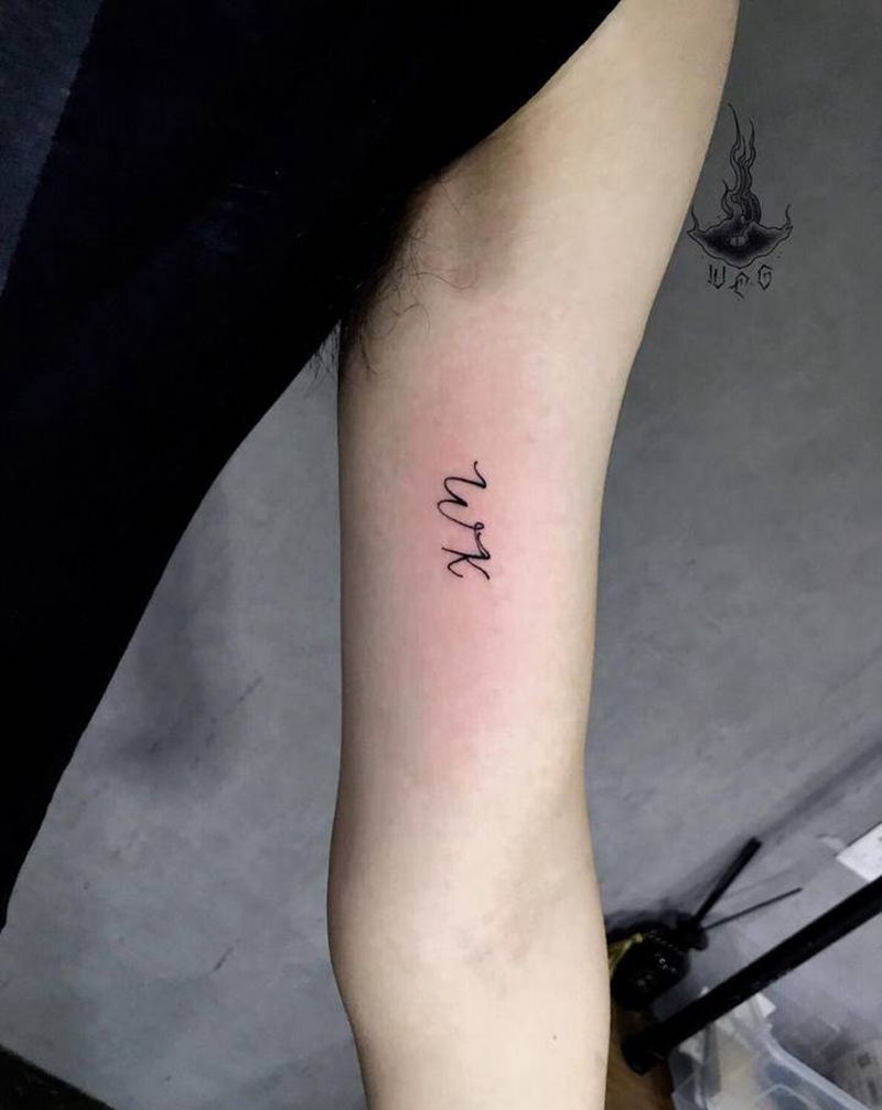 字母纹身图片_手部纹身图案