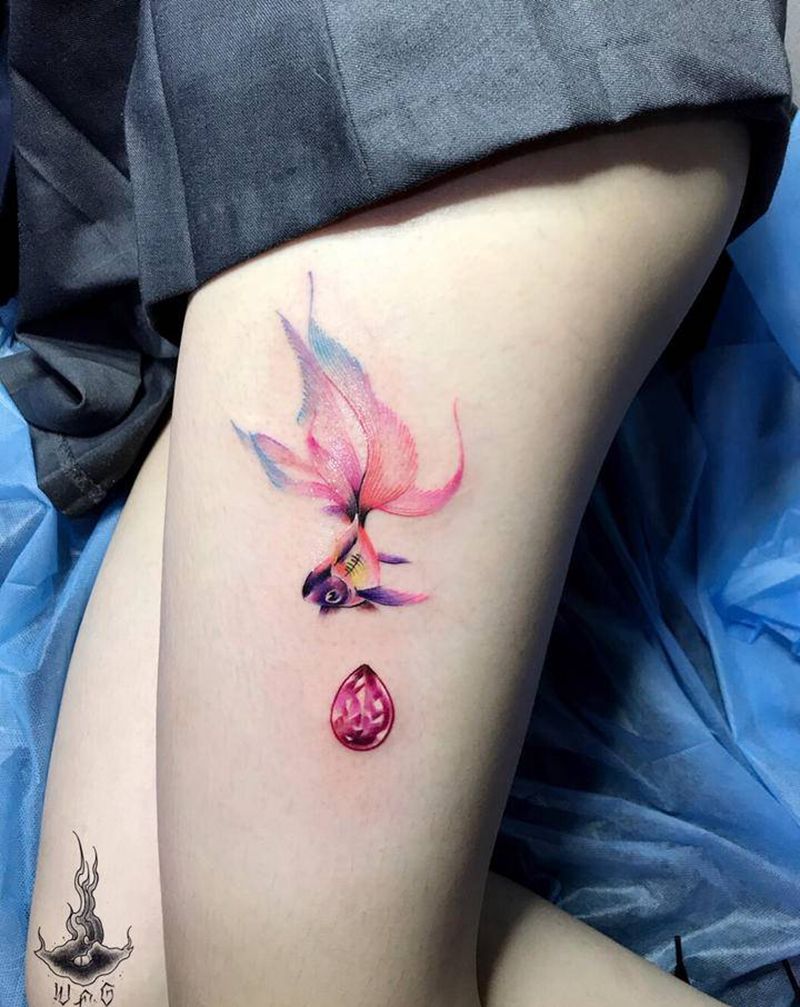 金鱼纹身图片_腿部纹身图案