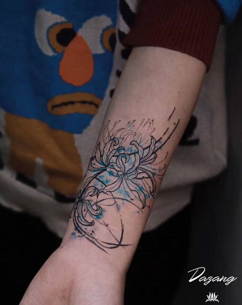 泼墨彼岸花纹身图片_手部手臂水彩水墨泼墨纹身图案
