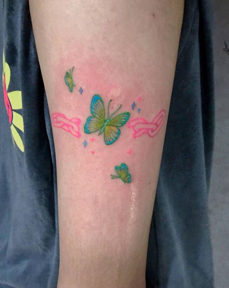 蝴蝶纹身图片_手部纹身图案