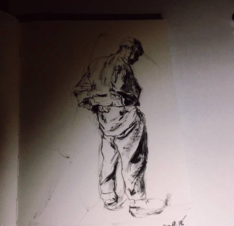 背着手的男人纹身图片_背部水墨纹身图案