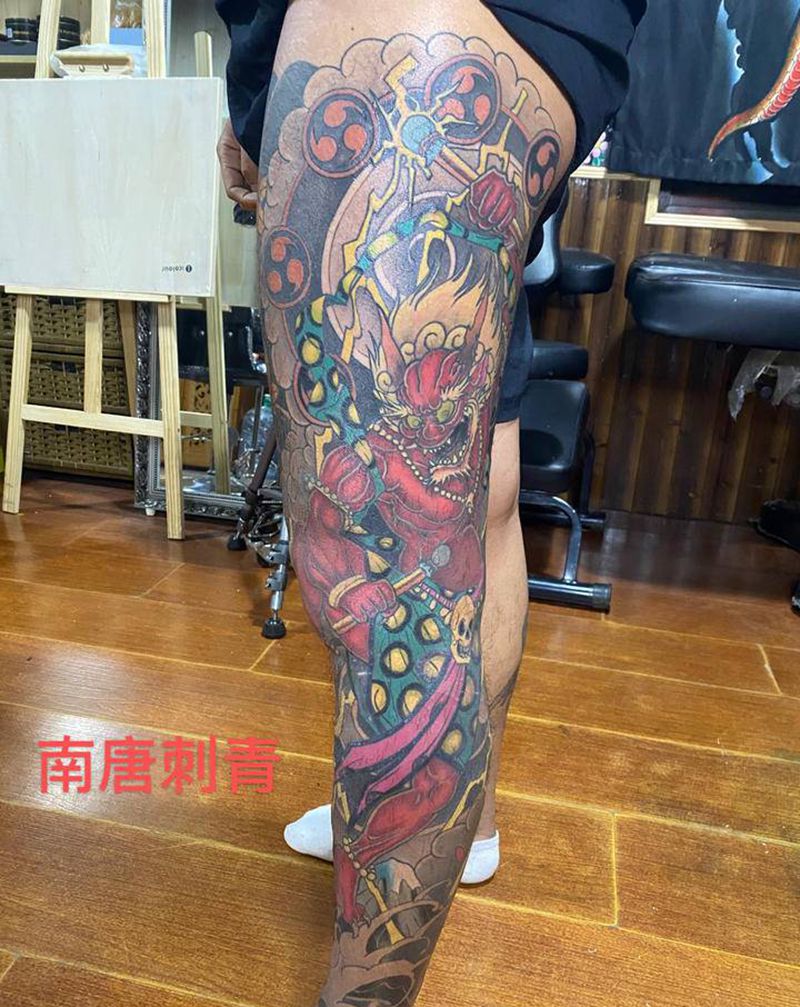 日式花腿纹身图片_腿部老传统纹身图案