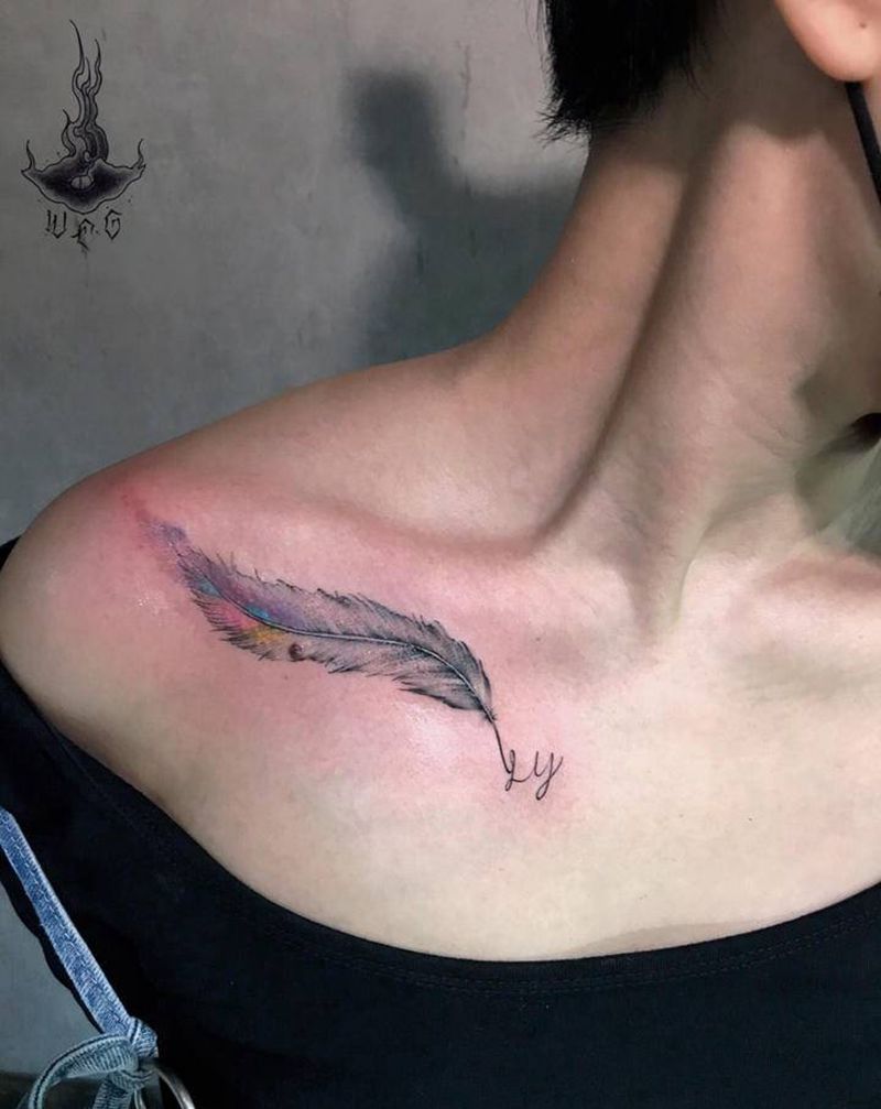 羽毛纹身图片_肩部纹身图案