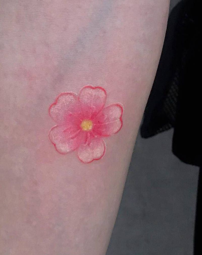 小花纹身图片_手部纹身图案