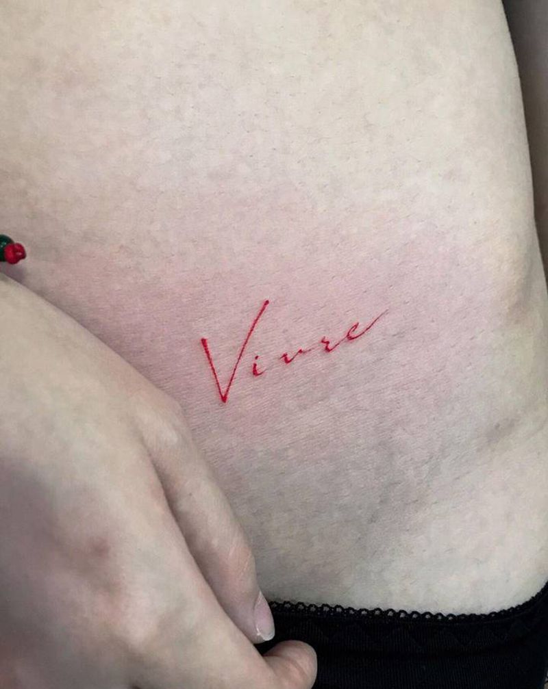 字母纹身图片_腰部纹身图案