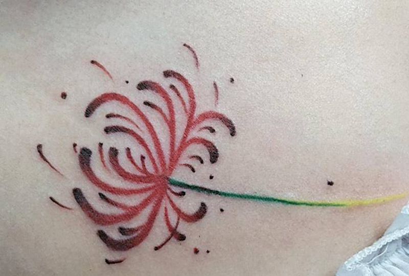 彼岸花纹身图片_胸部新传统纹身图案