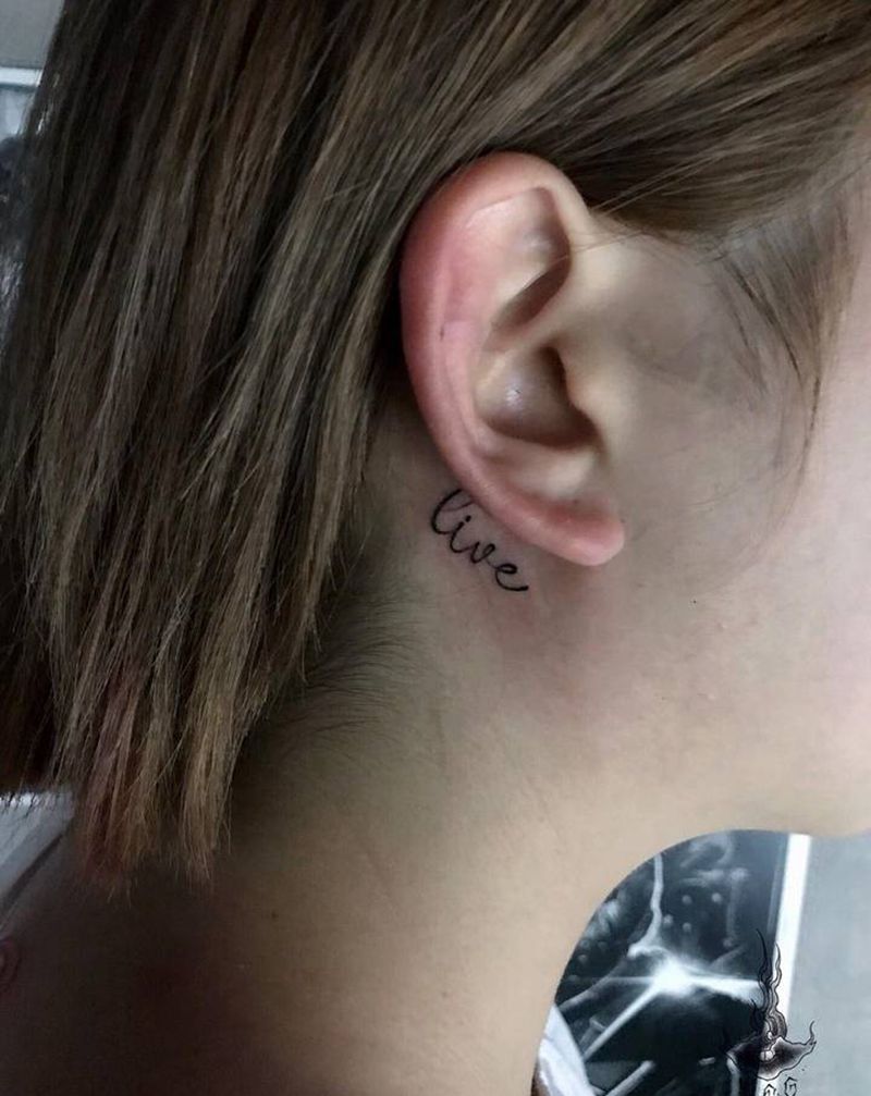 字母纹身图片_颈部纹身图案