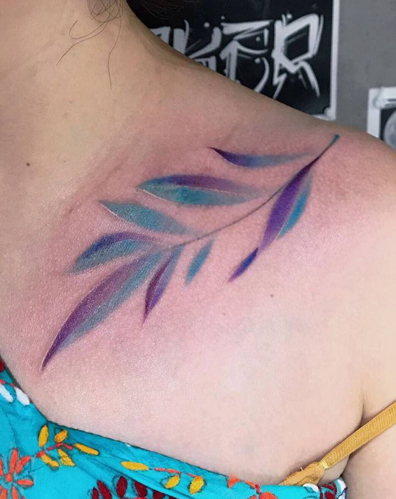 小清新纹身图片_胸部纹身图案