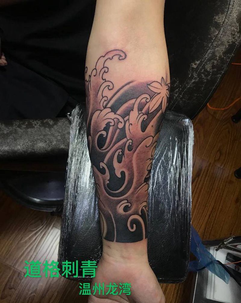 浪花纹身图片_手臂新传统纹身图案