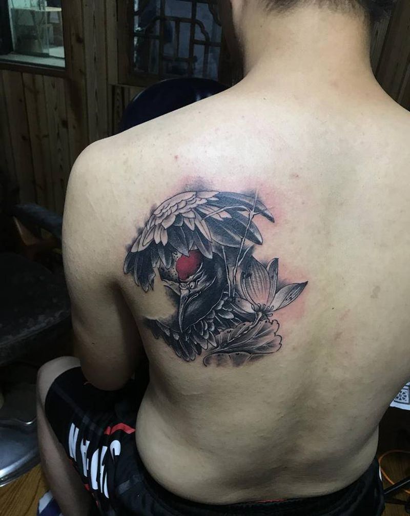 鹤纹身图片_背部新传统纹身图案