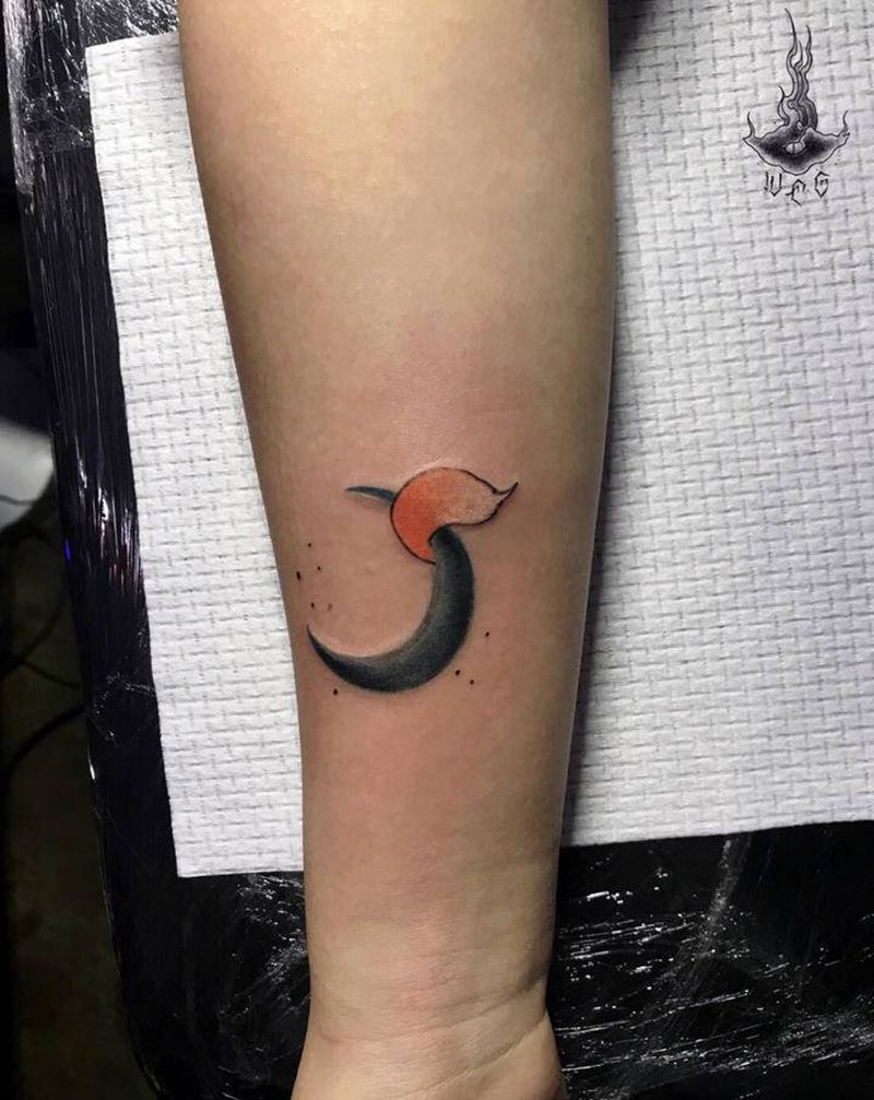 月亮纹身图片_手部纹身图案