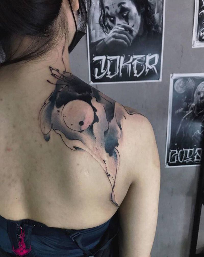 水墨遮盖纹身图片_背部纹身图案