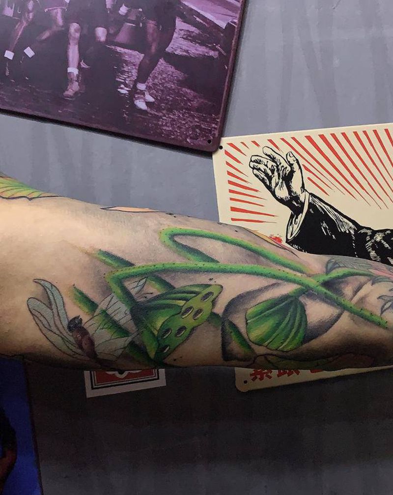 荷花纹身图片_手臂新传统纹身图案