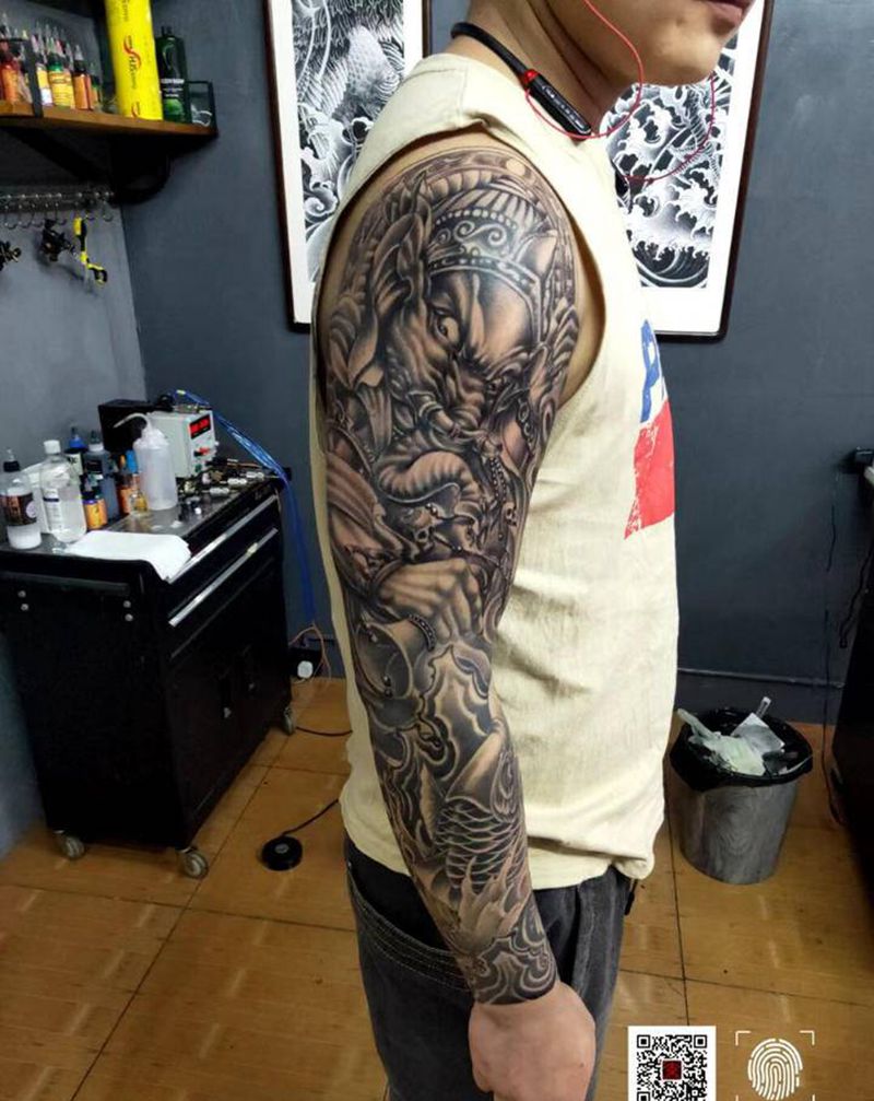 花臂纹身图片_手臂新传统鲤鱼象神纹身图案