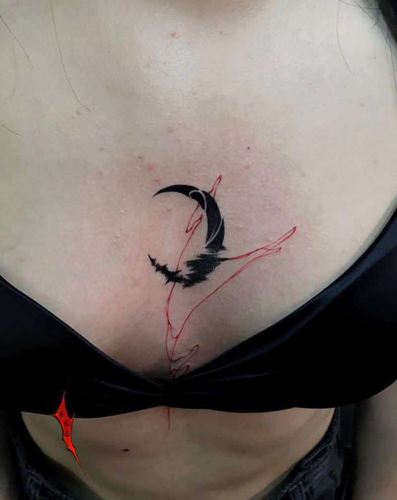 月亮纹身图片_胸部纹身图案