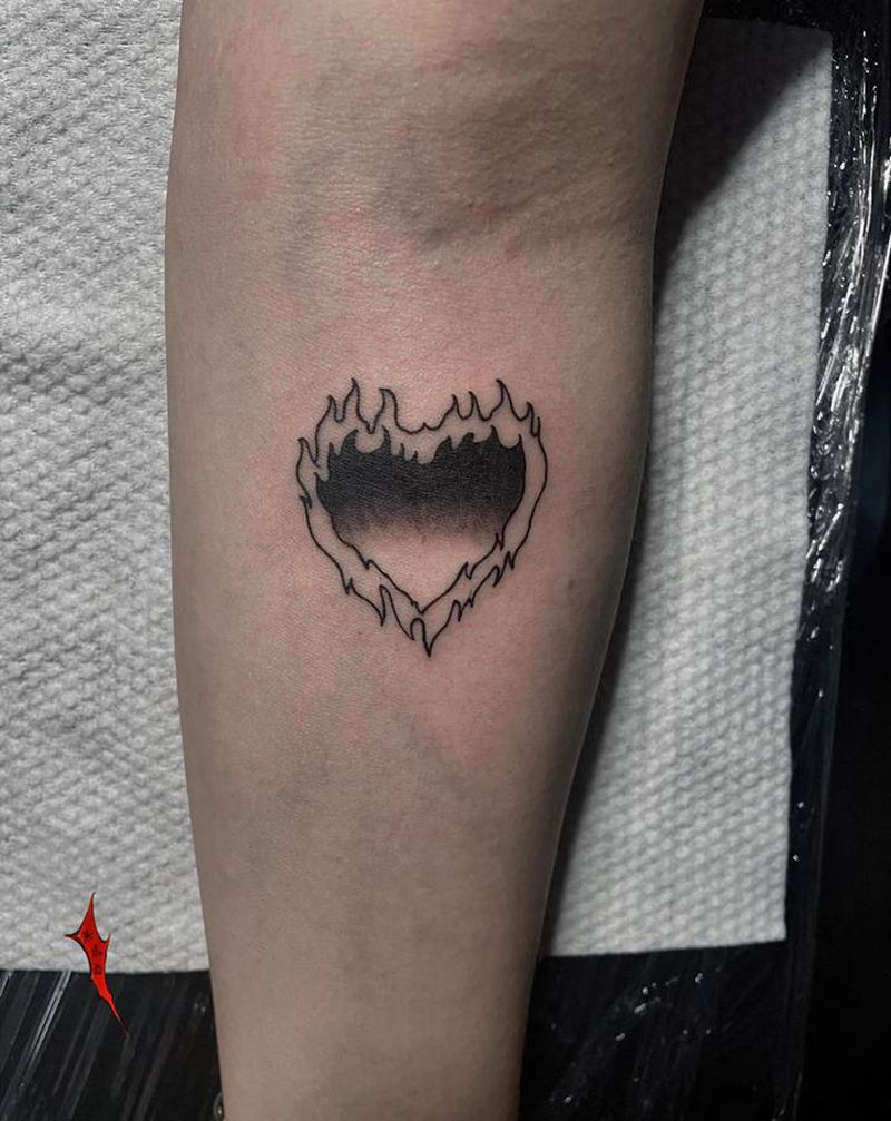 爱火纹身图片_手部纹身图案