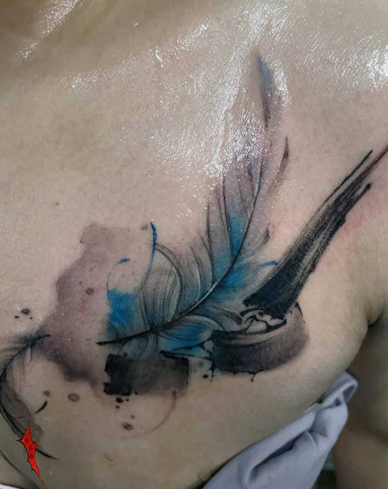 羽毛遮盖纹身图片_胸部纹身图案