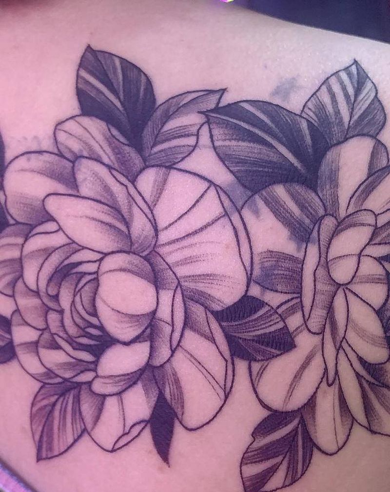 素花纹身图片_肩部新传统素花纹身图案