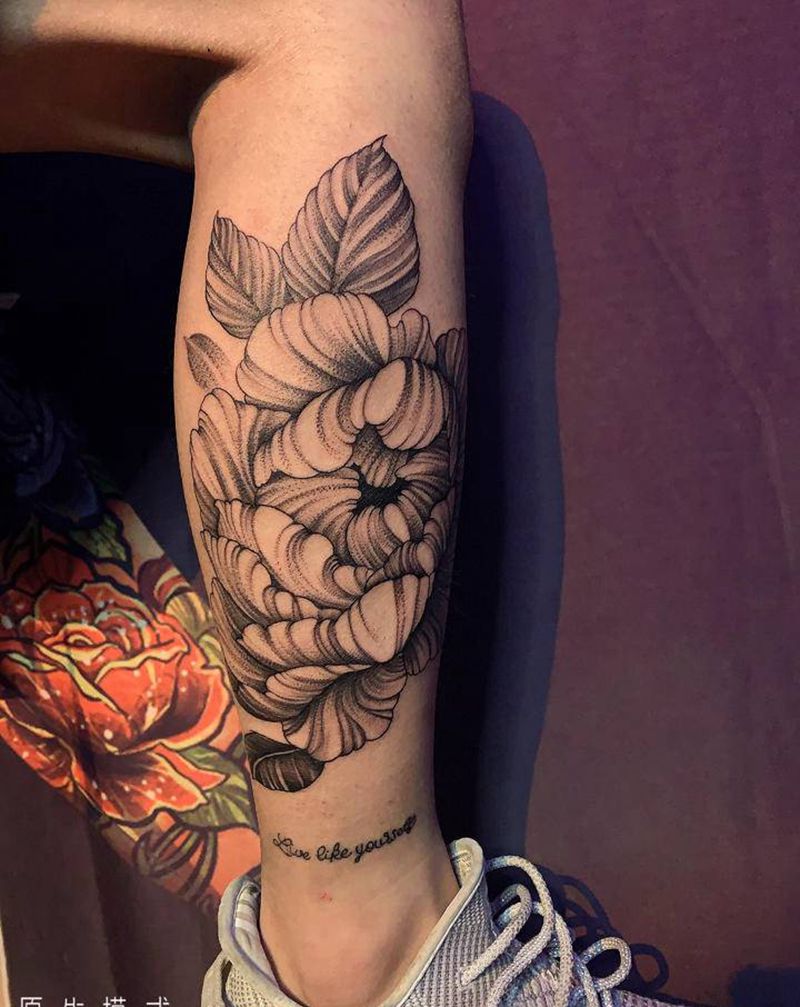 牡丹纹身图片_腿部点刺牡丹纹身图案