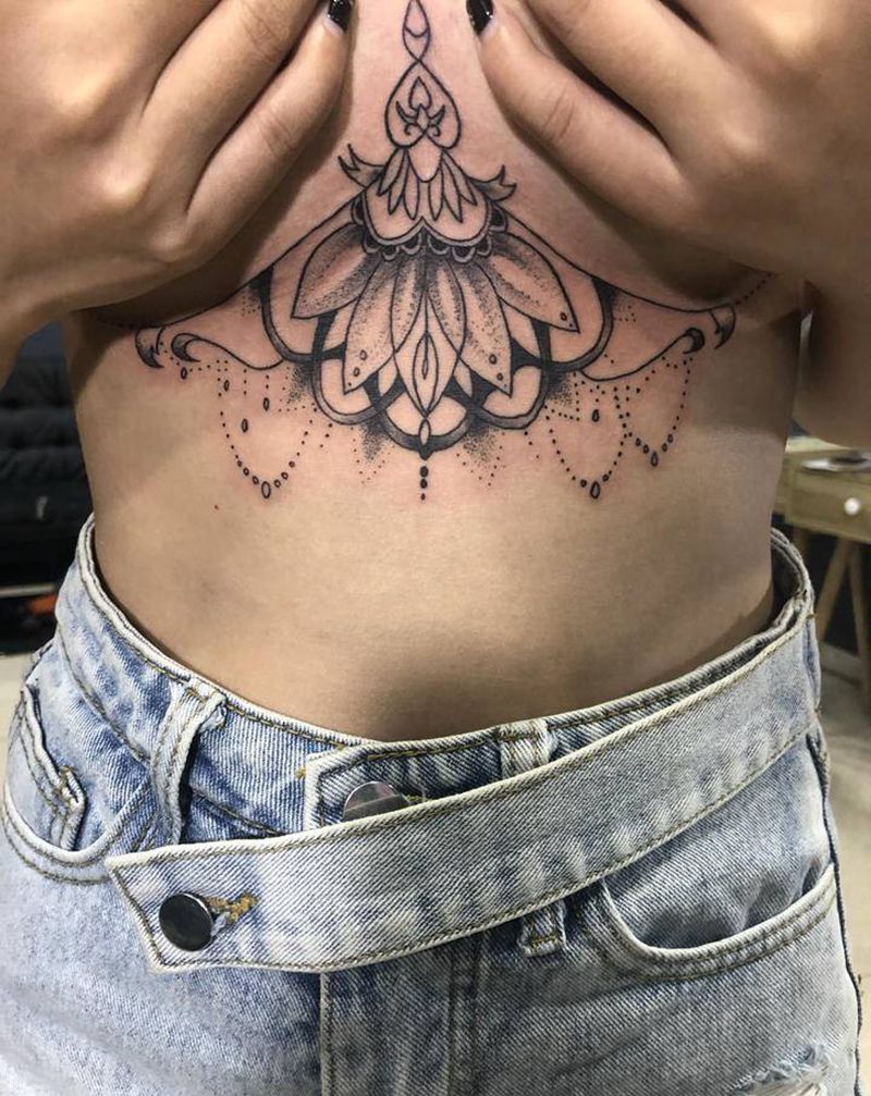 胸花纹身图片_胸部几何点刺纹身图案