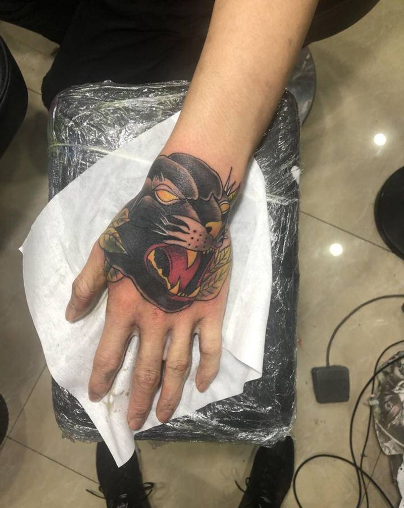 花拳遮盖纹身图片_手部新传统纹身图案