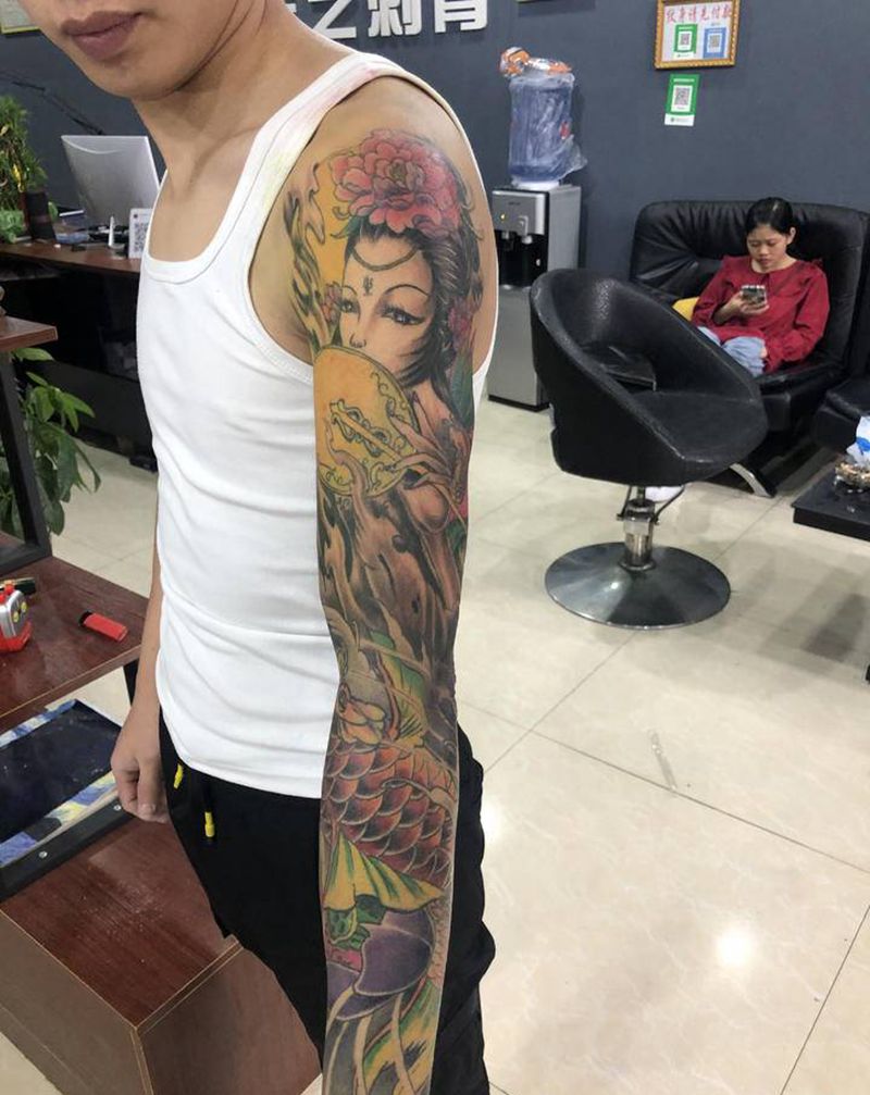 花臂作品遮盖烫伤疤痕纹身图片_手部新传统纹身图案