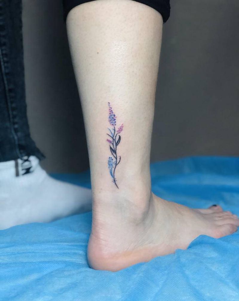 小清新纹身图片_腿部脚部水彩纹身图案