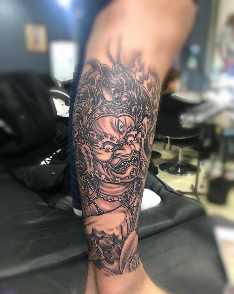 不动明王纹身图片_腿部新传统不动明王纹身图案