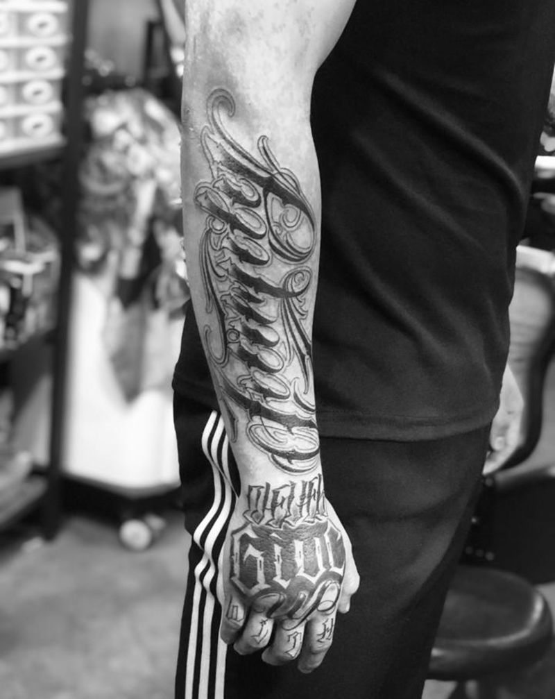 花体字纹身图片_手臂手部花体字纹身图案