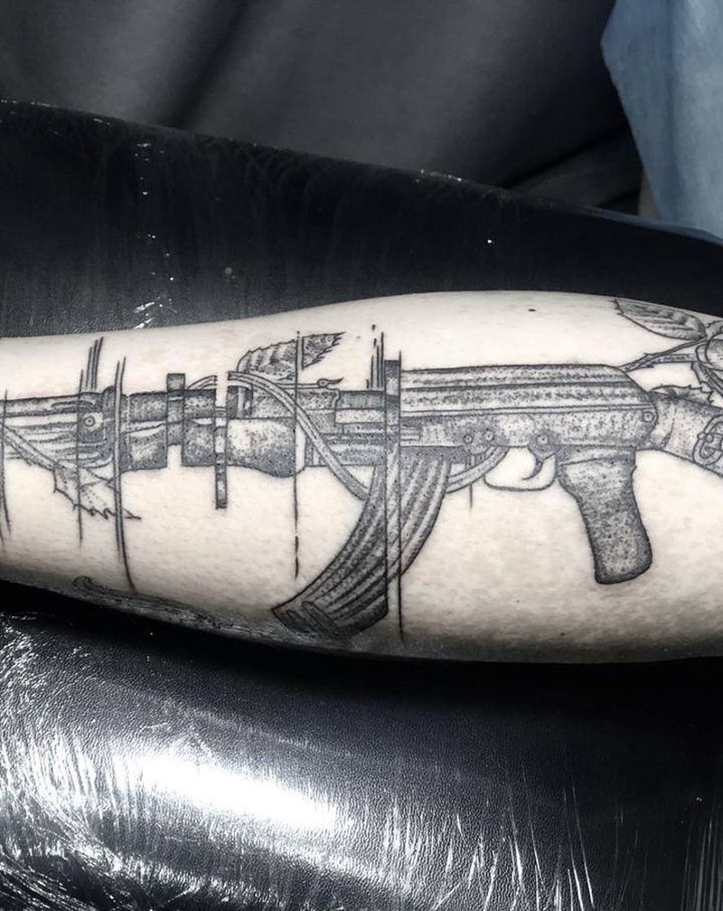 AK47纹身图片_手臂点刺纹身图案
