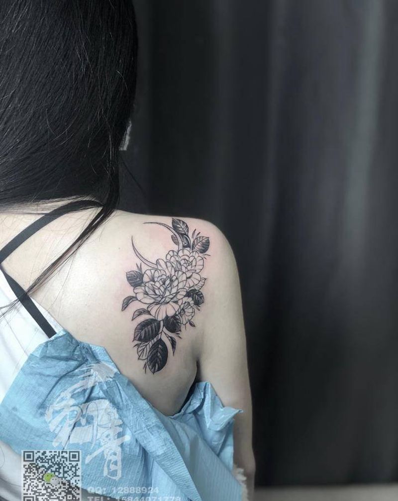 素花遮盖纹身图片_背部点刺纹身图案