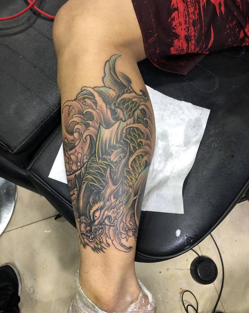 鳌鱼纹身图片_腿部新传统鱼小腿纹身图案