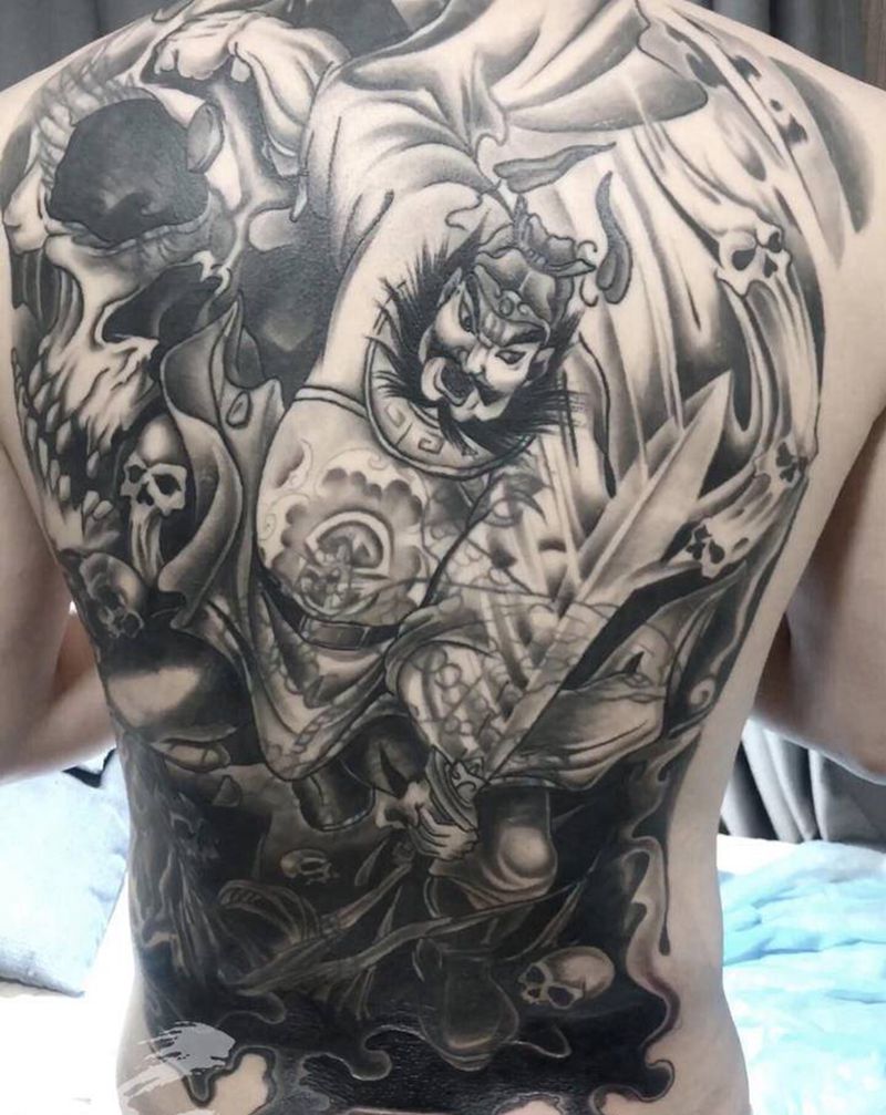 钟馗遮盖纹身图片_腰部背部老传统纹身图案