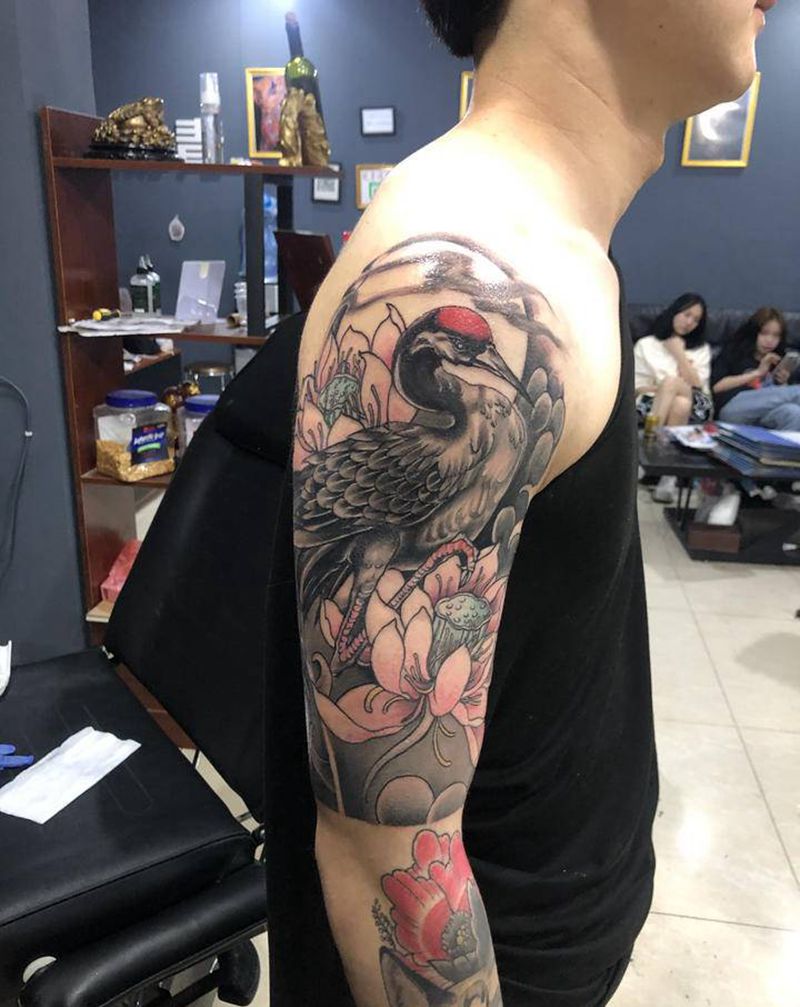 鹤纹身图片_手臂新传统鹤纹身图案