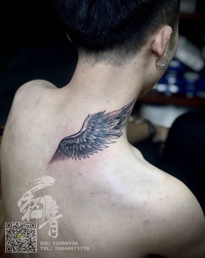 翅膀遮盖纹身图片_颈部纹身图案
