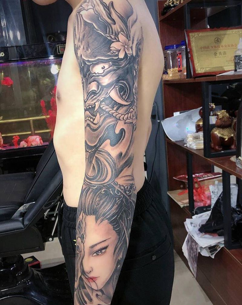 花臂纹身图片_手部新传统花臂纹身图案