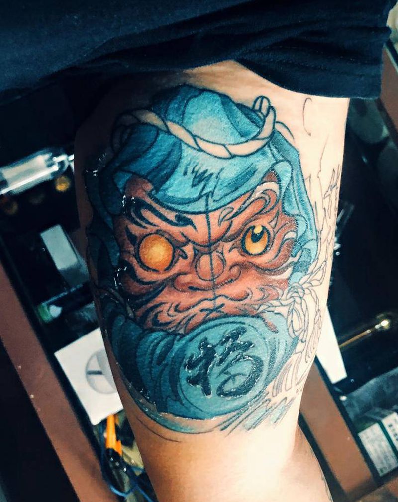 彩色达摩蛋纹身图片_手部新传统纹身图案