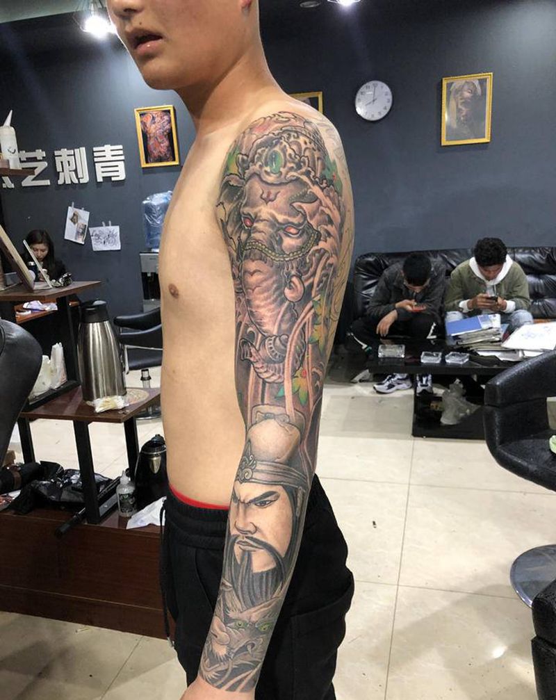 花臂纹身图片_手臂新传统关公象神纹身图案