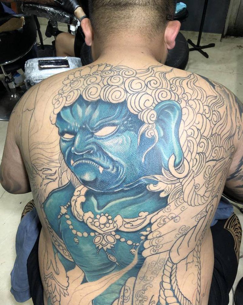 满背未完纹身图片_背部新传统不动明王纹身图案