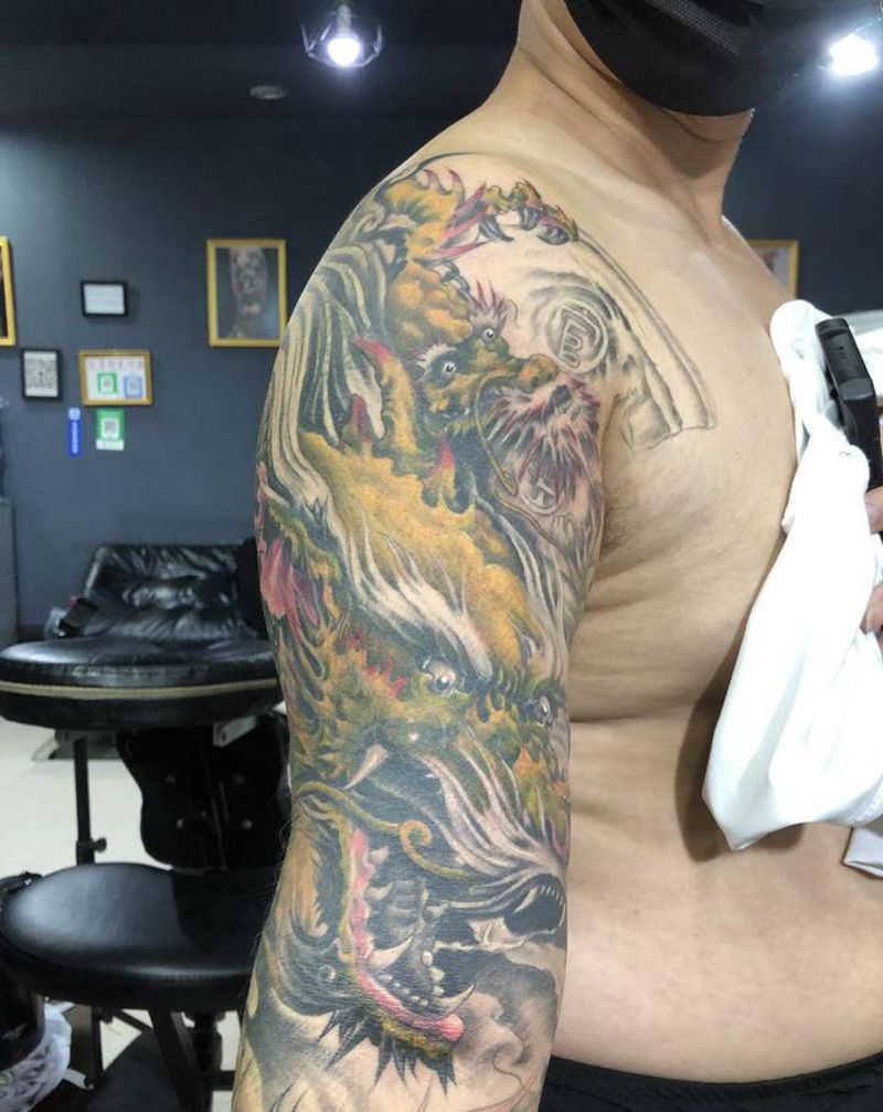 龙纹身图片_手臂新传统龙纹身图案