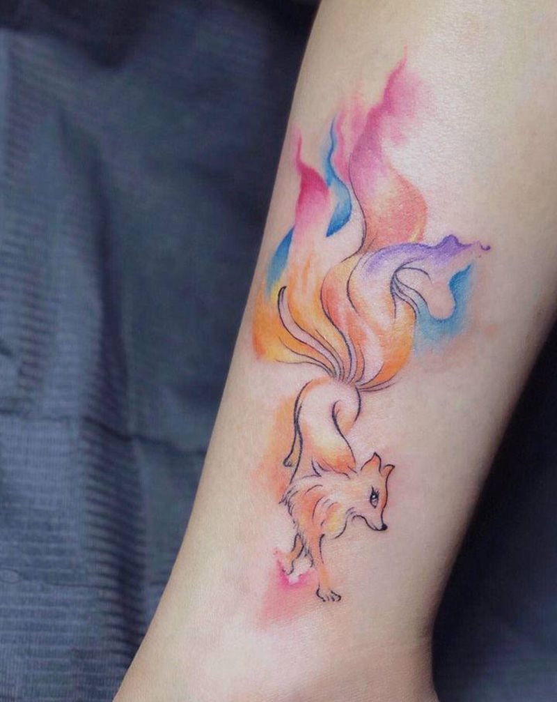 狐狸纹身纹身图片_腿部水彩九尾狐纹身图案