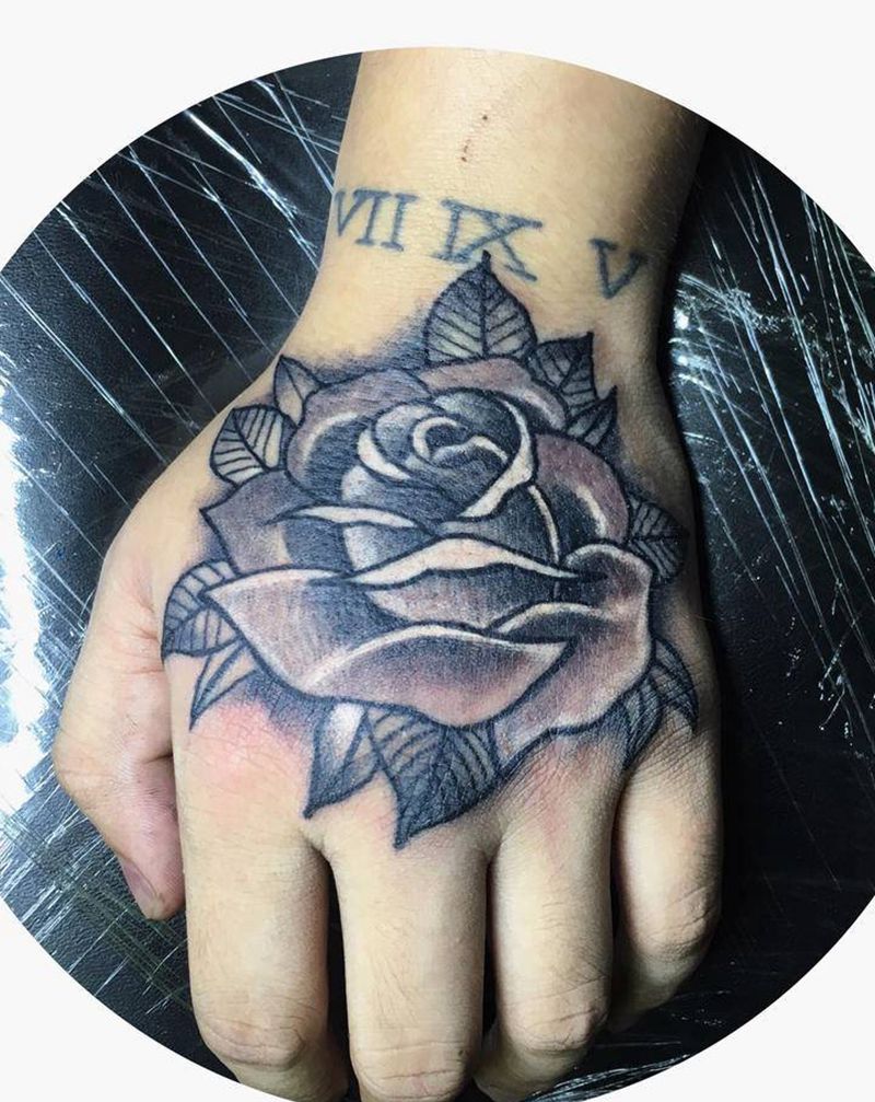 美式风格手背花纹身图片_手部Old School老传统纹身图案