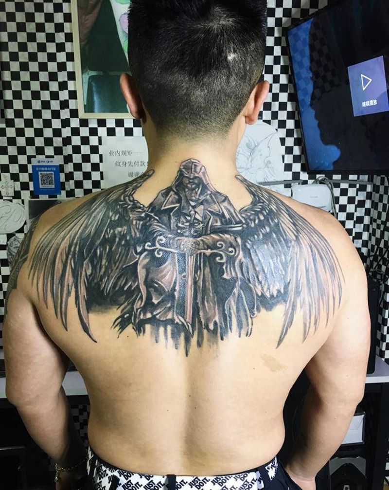 欧美风格纹身图片_背部欧美写实纹身图案