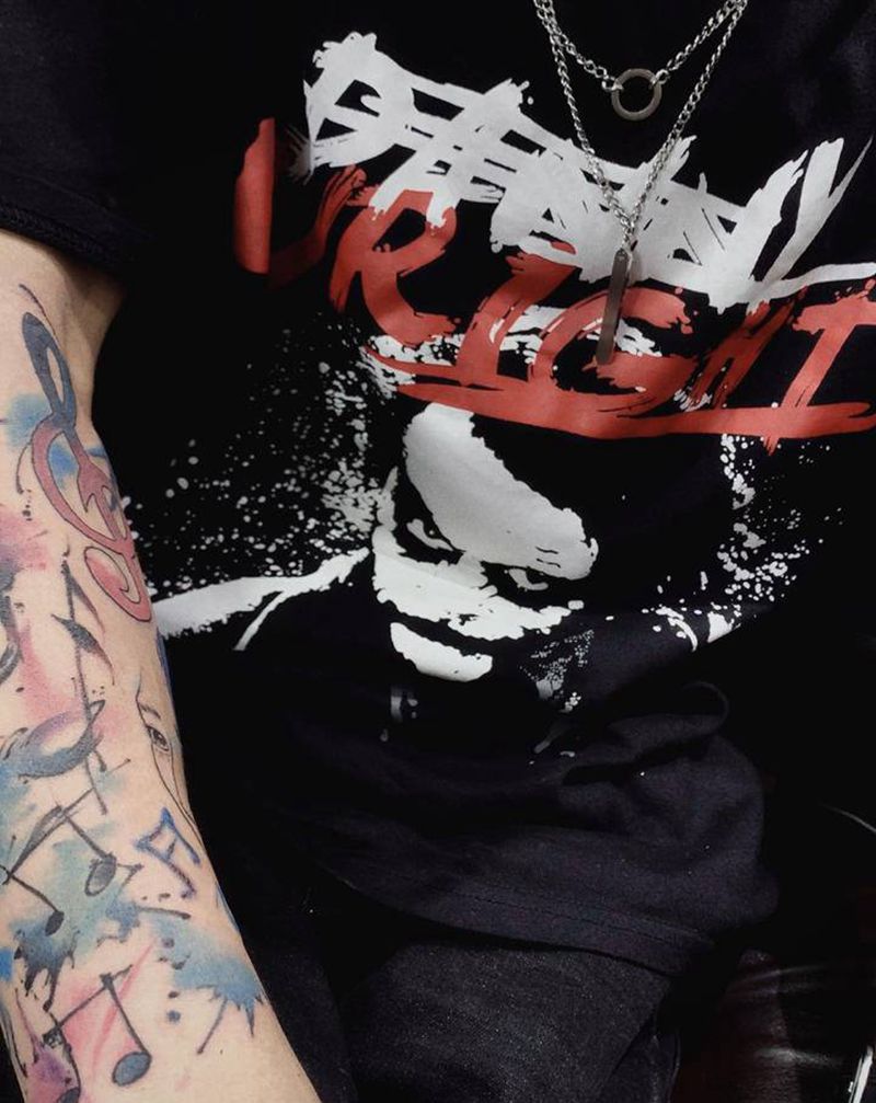 水彩纹身图片_手臂水彩音符纹身图案