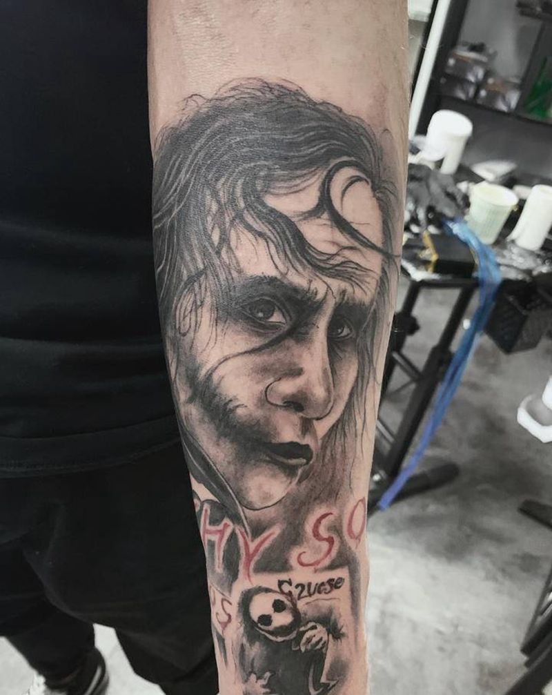 小丑纹身图片_手部欧美写实欧美小丑纹身图案