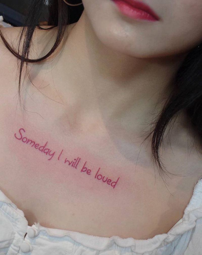 字母纹身图片_胸部纹身图案