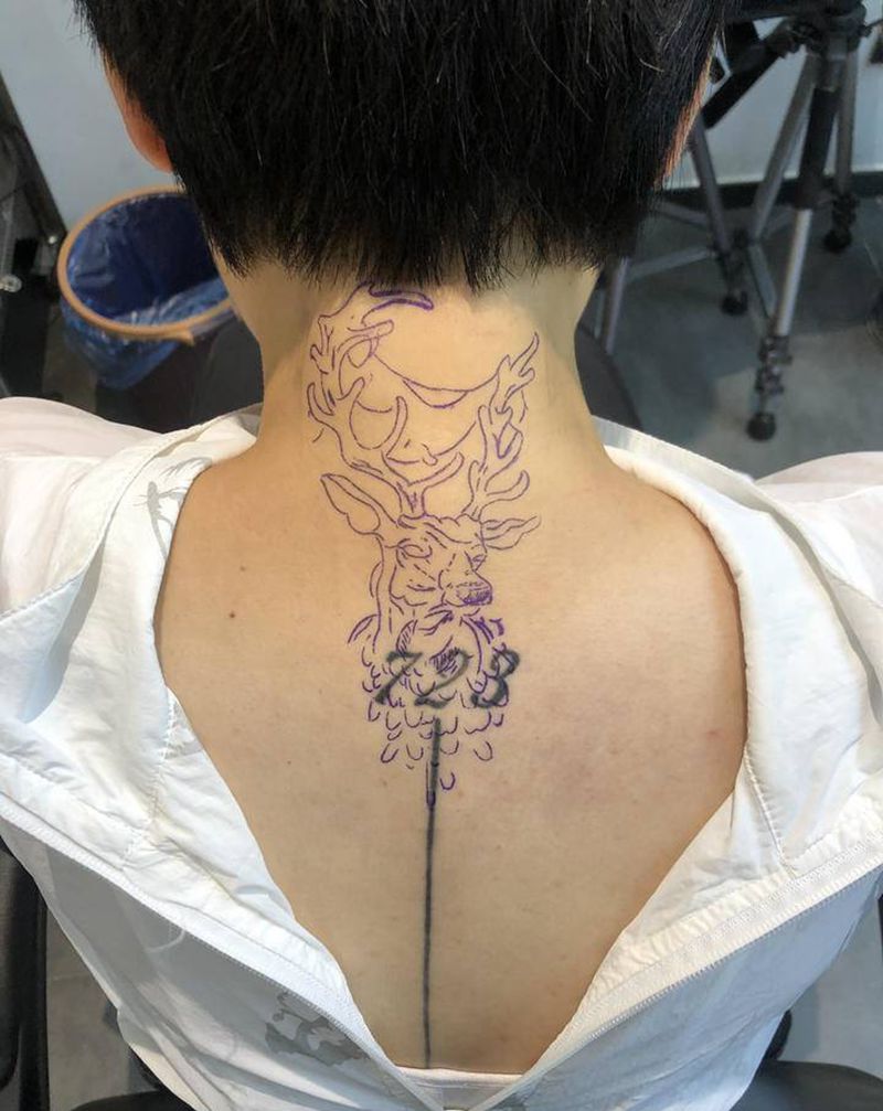 盖鹿头纹身图片_颈部纹身图案