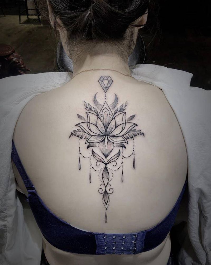 繁花纹身图片_背部纹身图案