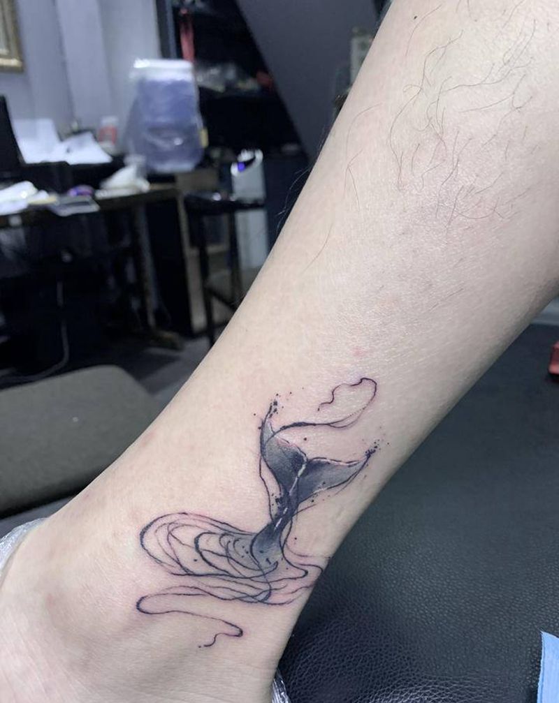 鲸尾纹身图片_腿部水墨水彩水墨纹身图案