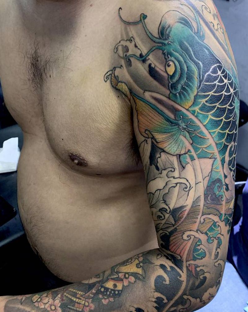 鲤鱼纹身图片_手部新传统鲤鱼纹身图案